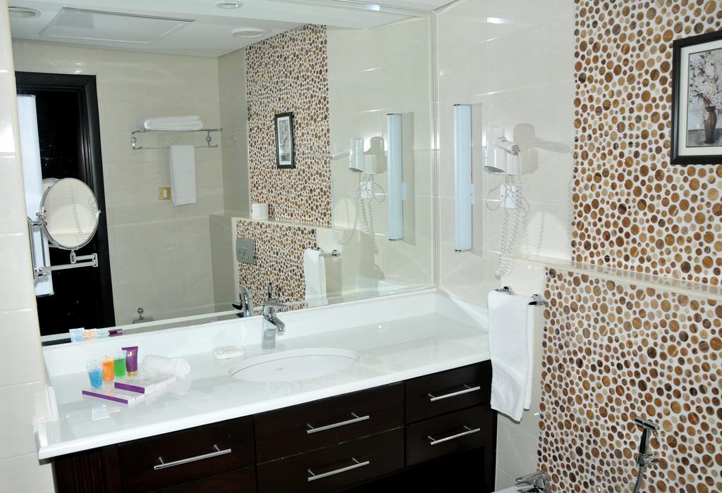 Al Bastaki International Hotel Kuwait City Exteriör bild