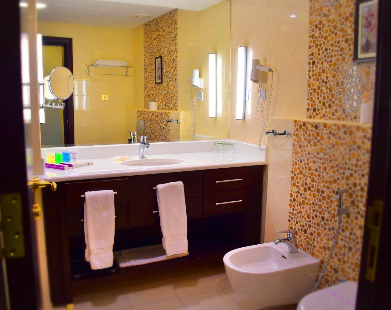 Al Bastaki International Hotel Kuwait City Exteriör bild